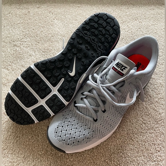 Nike Men’s Air Max Typha Size 8.5 Grey Training Shoe LIKE NEW. WORN 1 TIME - Picture 2 of 5